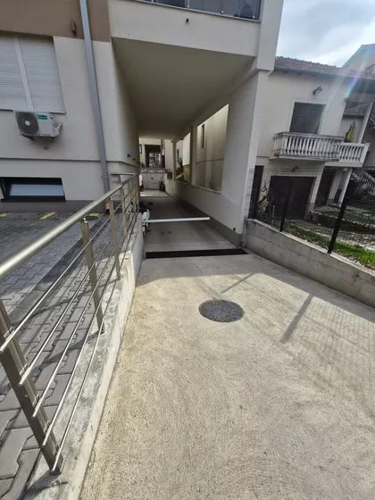 Stanislava Biničkog 20B | 4zida.rs