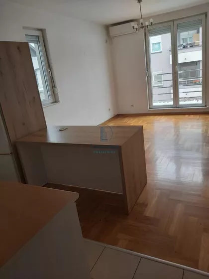 Miklošićeva | 4zida.rs