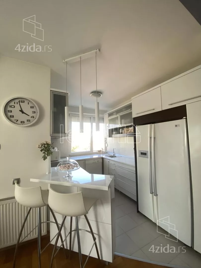 Šestosoban stan | 4zida