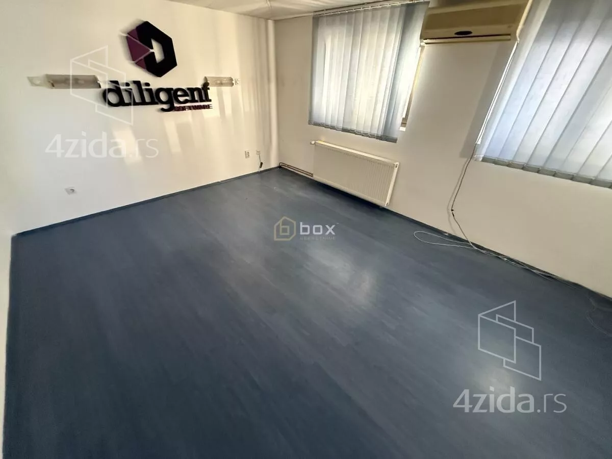 Poslovna zgrada | 4zida