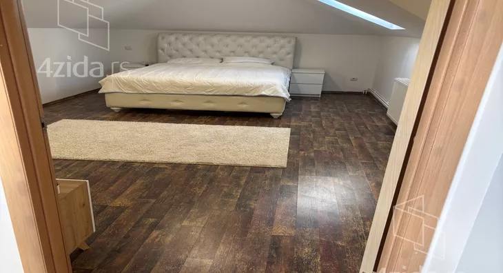 Šestosoban stan | 4zida