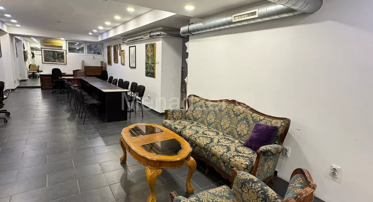 Poslovna zgrada | 4zida