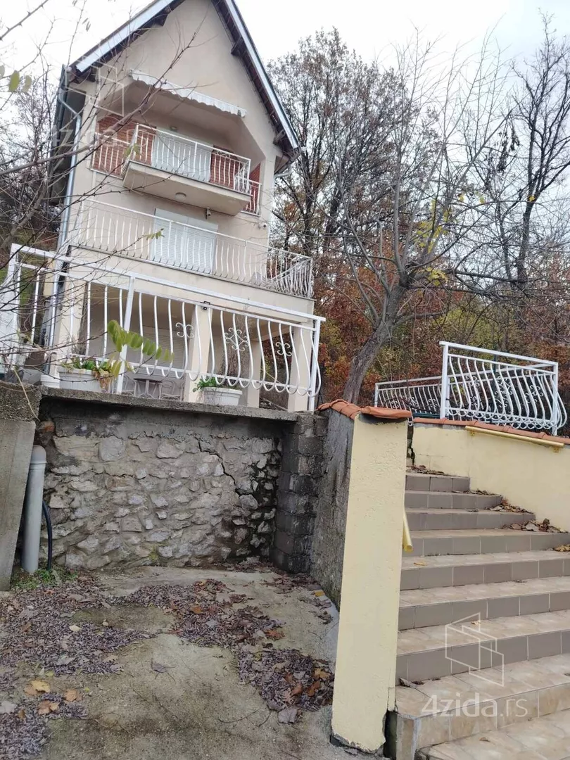 3-etažna kuća | 4zida