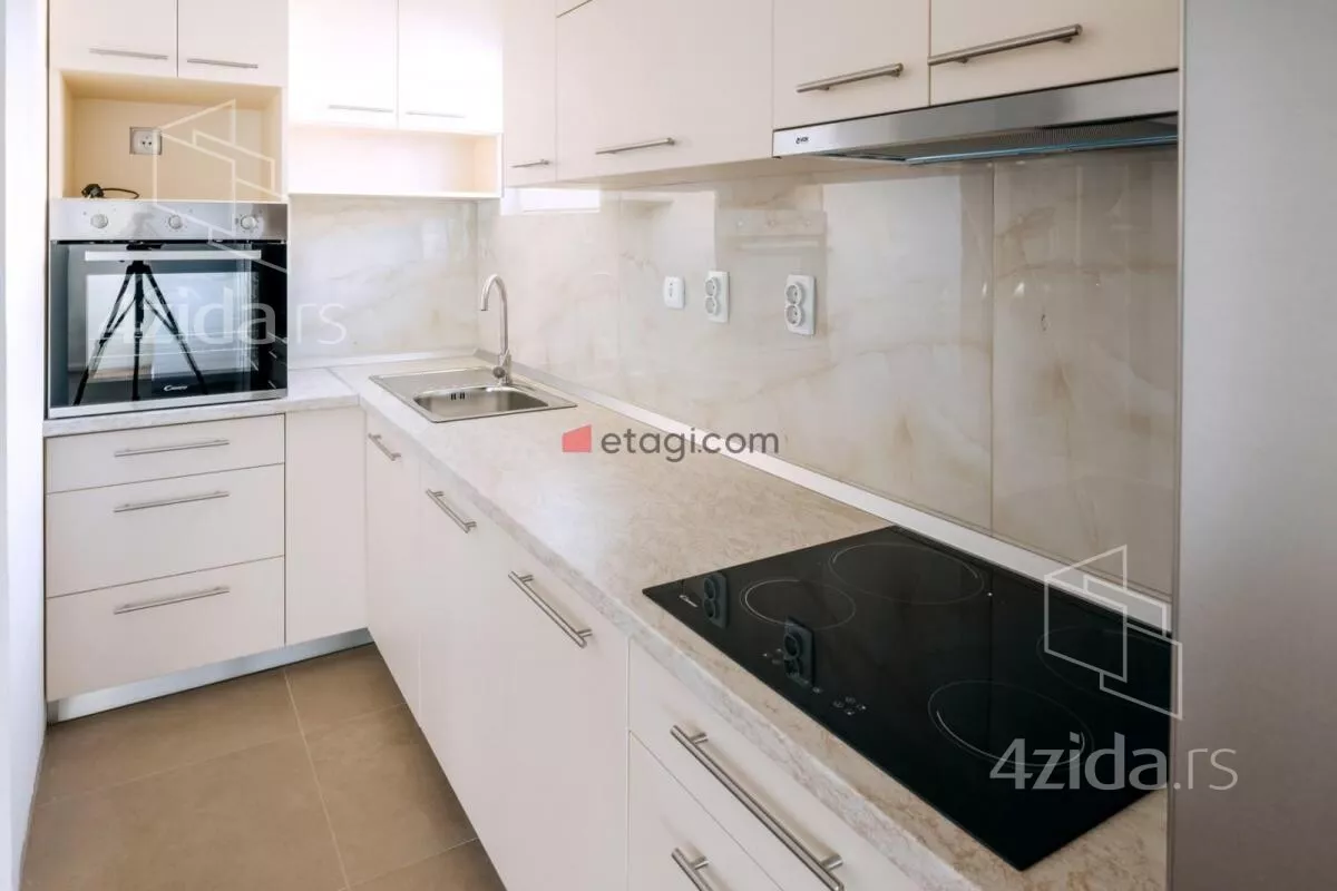 Sedmosoban stan | 4zida