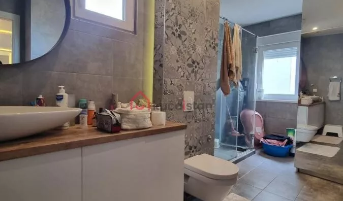 Sedmosoban stan | 4zida