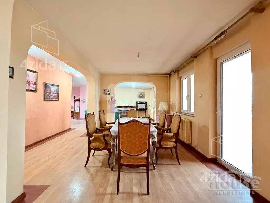 Petosoban stan | 4zida