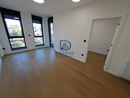 Crveni Pevac | 4zida.rs