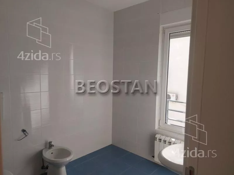 Šestosoban stan | 4zida