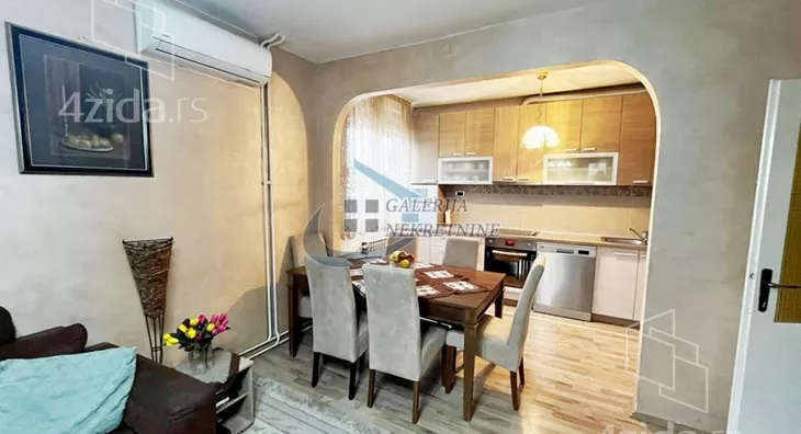 Šestosoban stan | 4zida