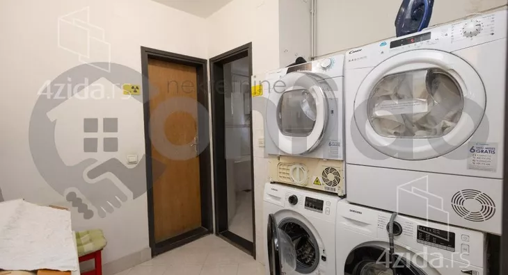 Šestoiposoban stan | 4zida