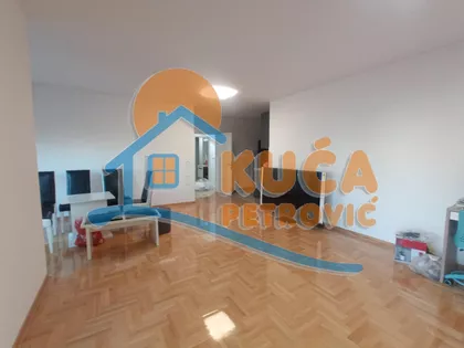 Prvomajska | 4zida.rs