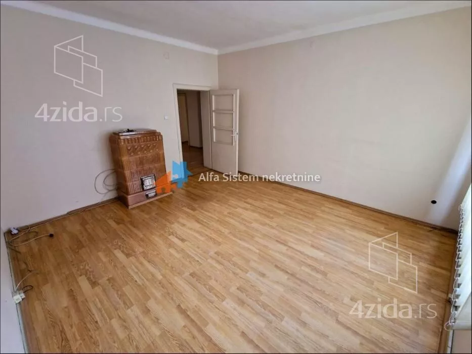 Četvoroiposoban stan | 4zida