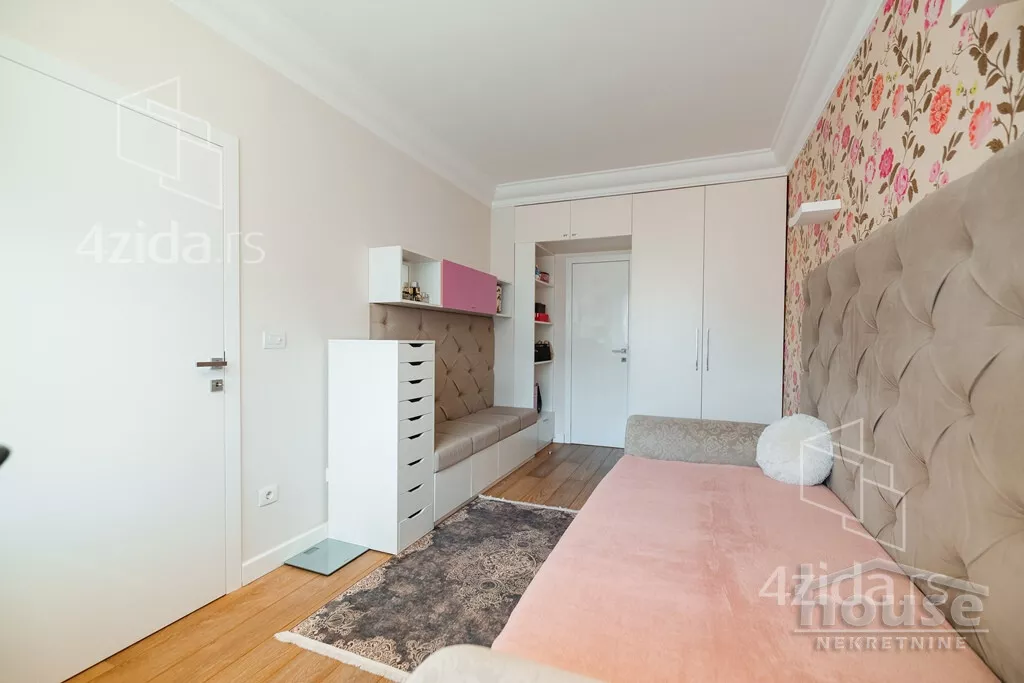 Šestosoban stan | 4zida