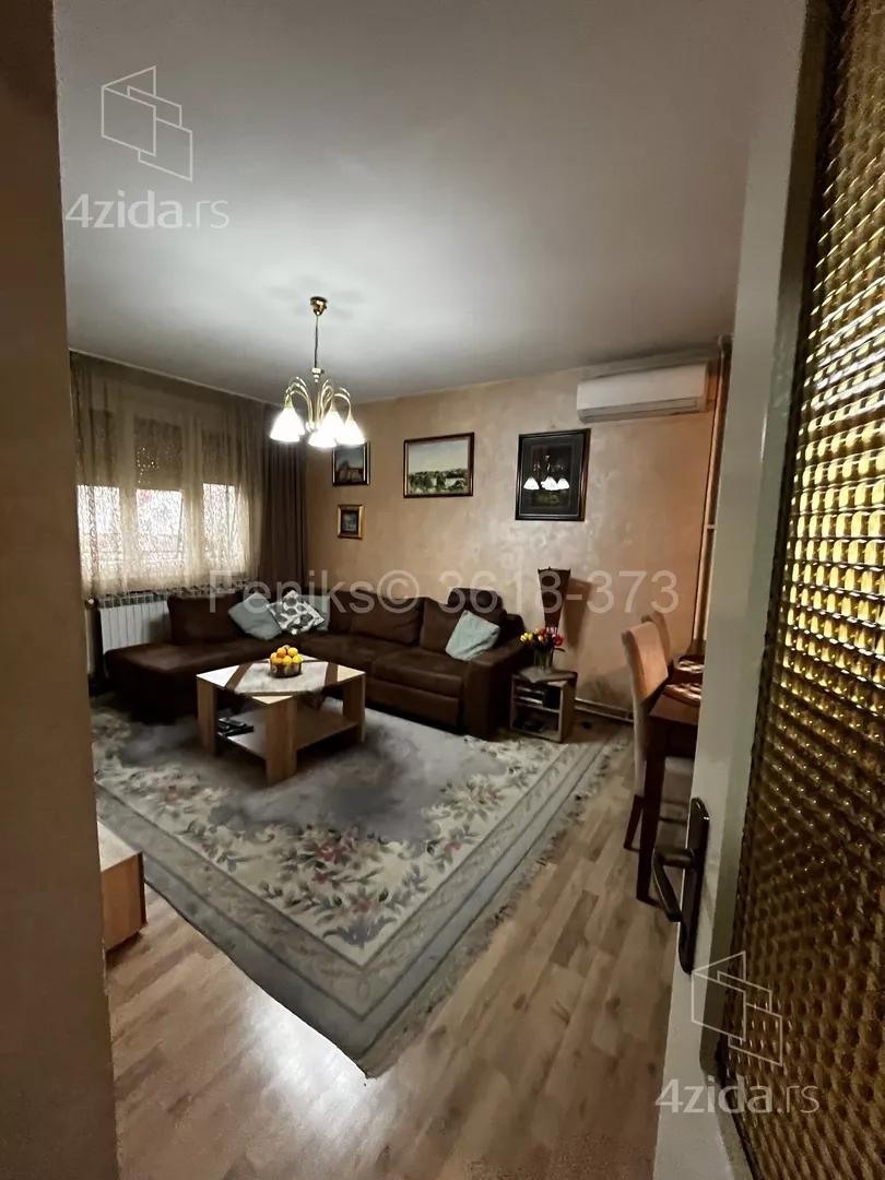 Šestosoban stan | 4zida