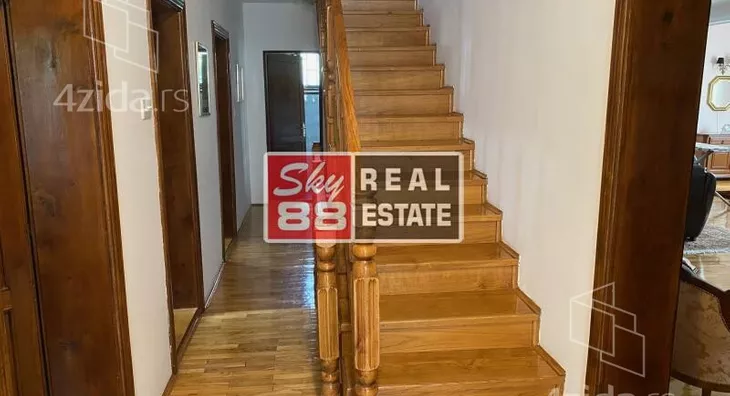 Šestosoban stan | 4zida