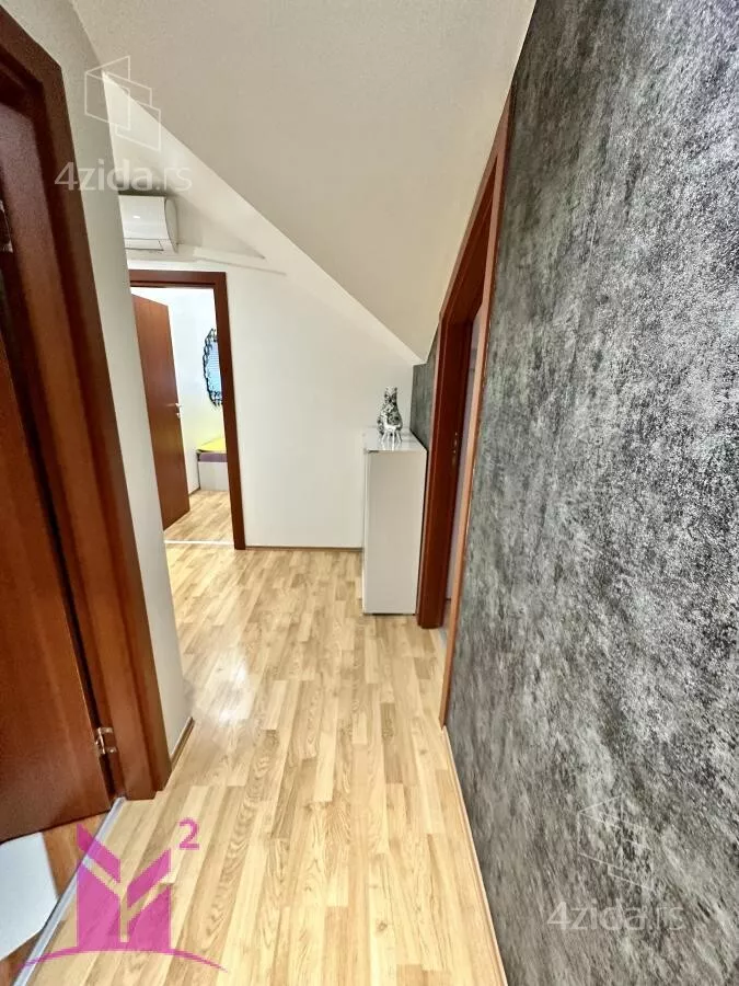 Četvoroiposoban stan | 4zida