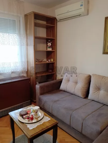 Rentgenova | 4zida.rs