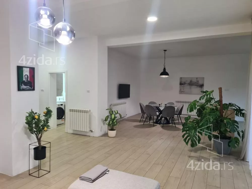 Šestosoban stan | 4zida