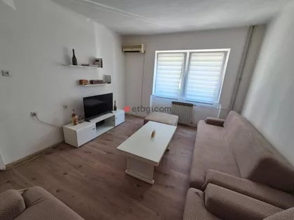 Crveni Pevac | 4zida.rs