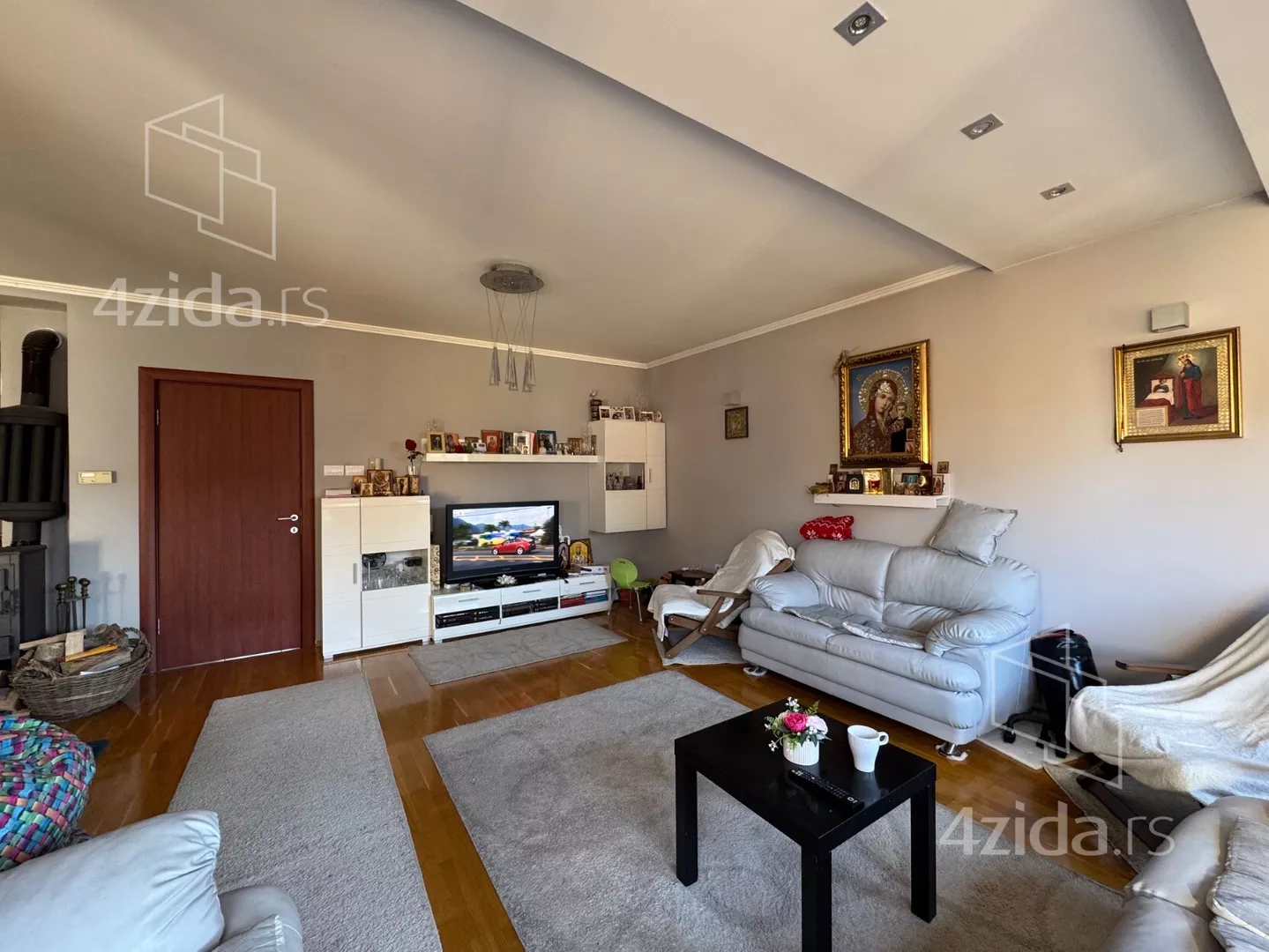 Petoiposoban stan | 4zida