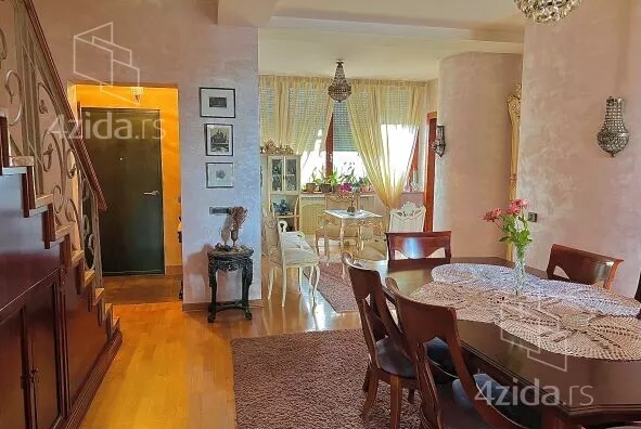 Šestosoban stan | 4zida