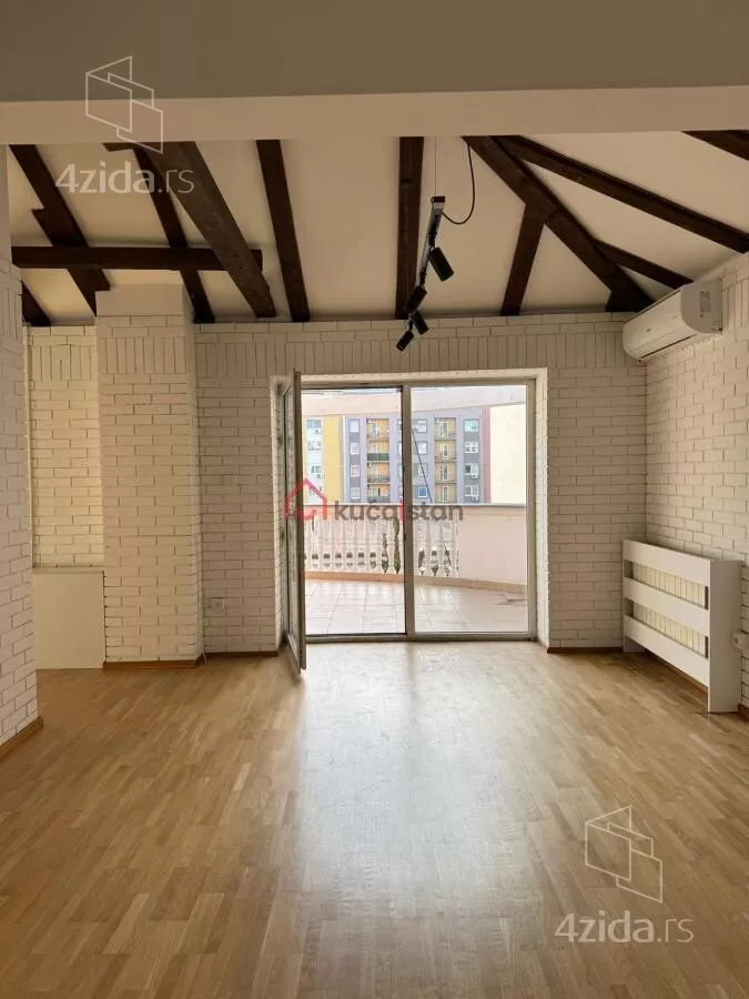 Poslovna zgrada | 4zida