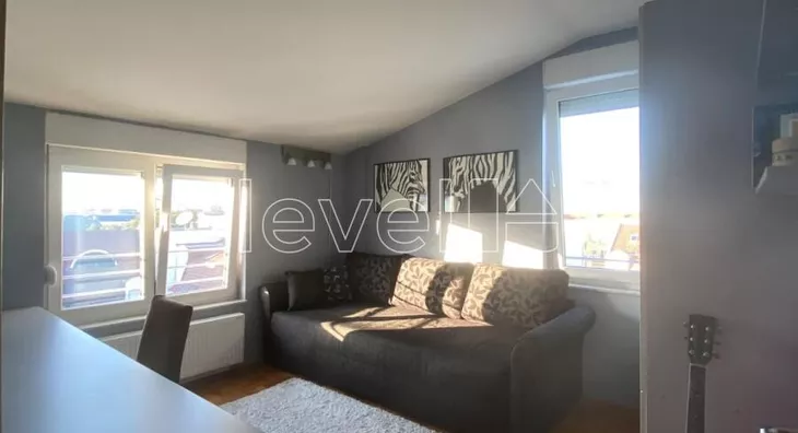 Šestosoban stan | 4zida