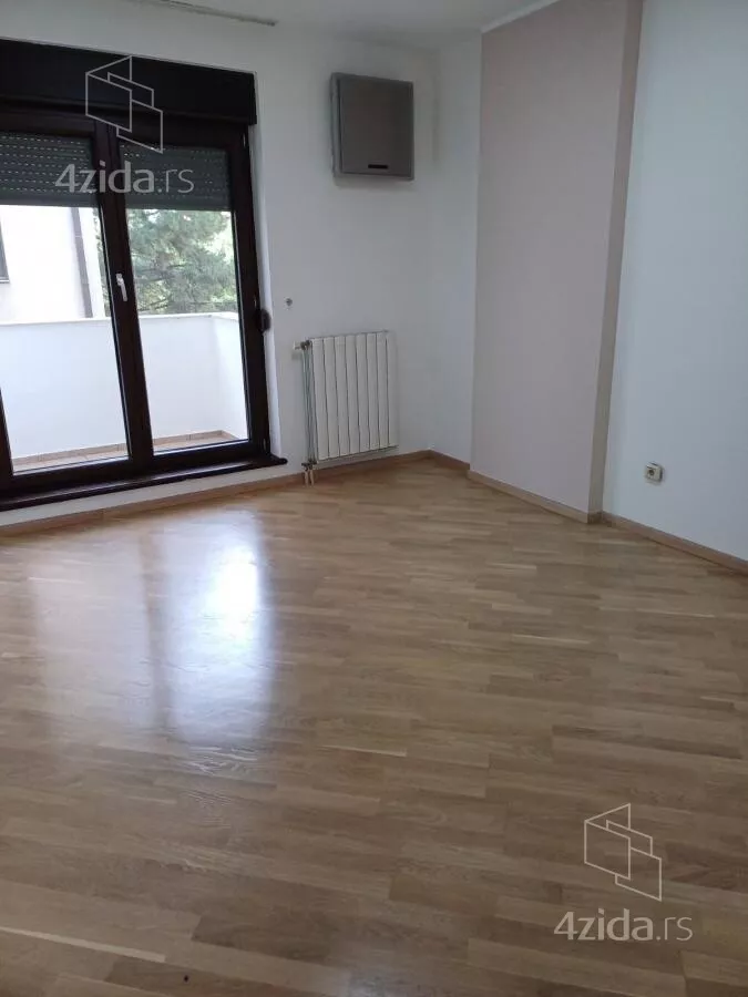 Četvoroiposoban stan | 4zida