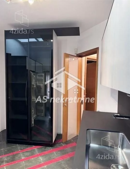 Četvoroiposoban stan | 4zida