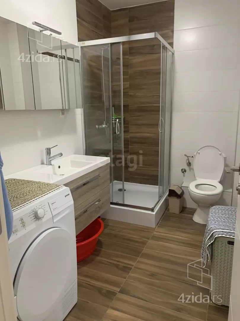 Četvoroiposoban stan | 4zida