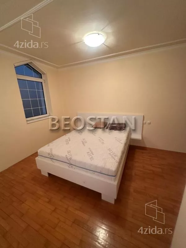 Šestosoban stan | 4zida