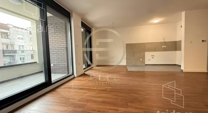 Šestosoban stan | 4zida