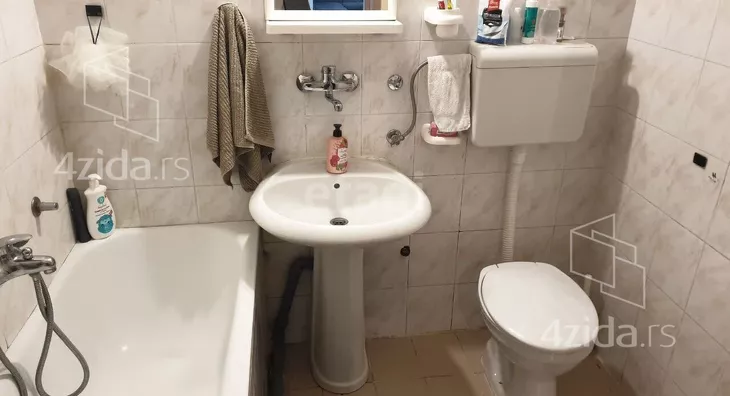 Šestosoban stan | 4zida