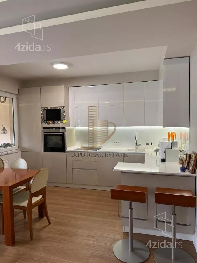 Petosoban stan | 4zida