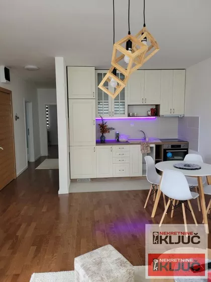 Lipov Gaj | 4zida.rs