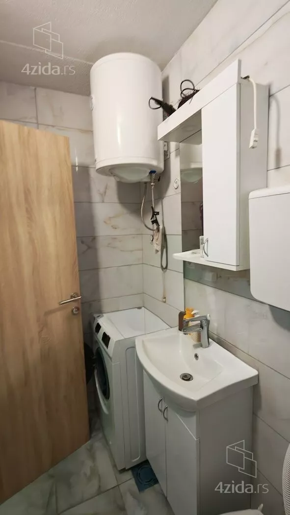 Četvoroiposoban stan | 4zida