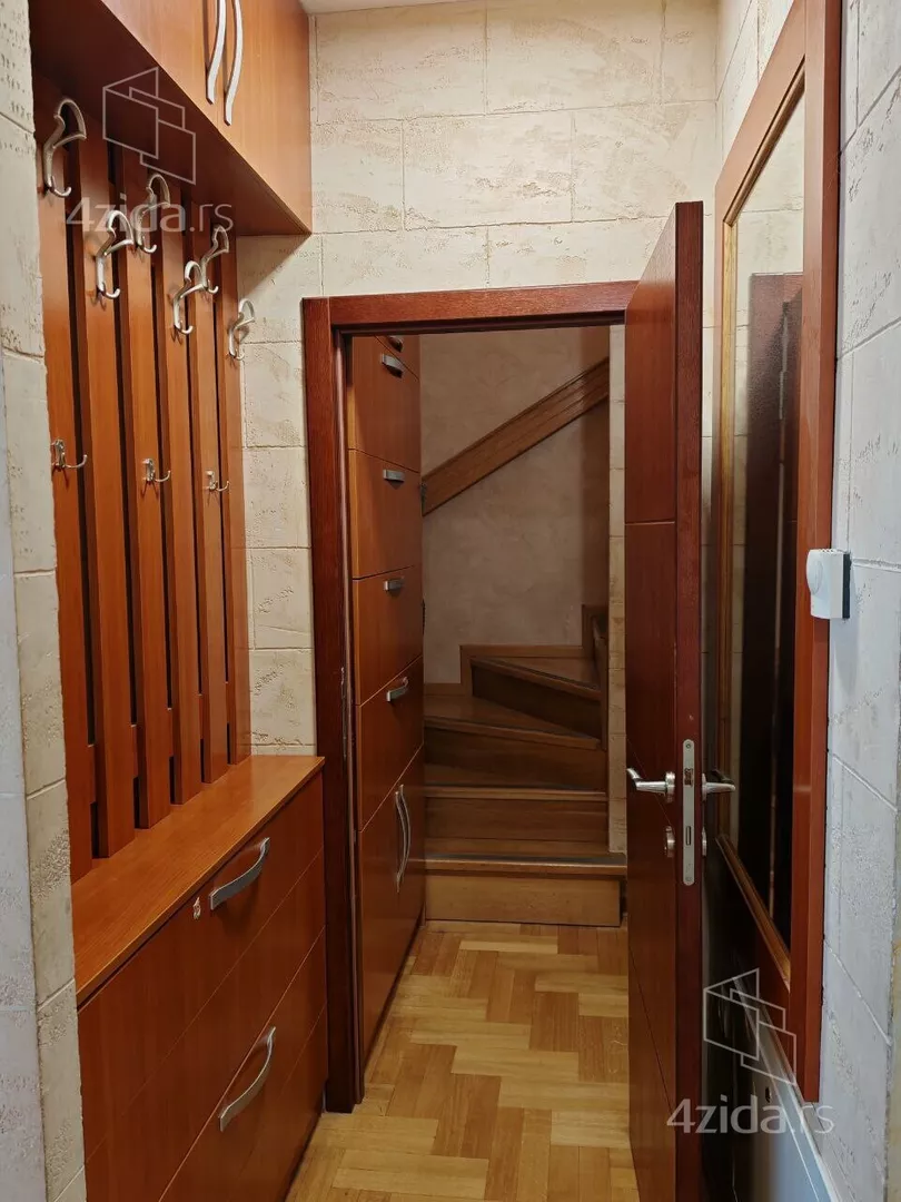 Četvoroiposoban stan | 4zida