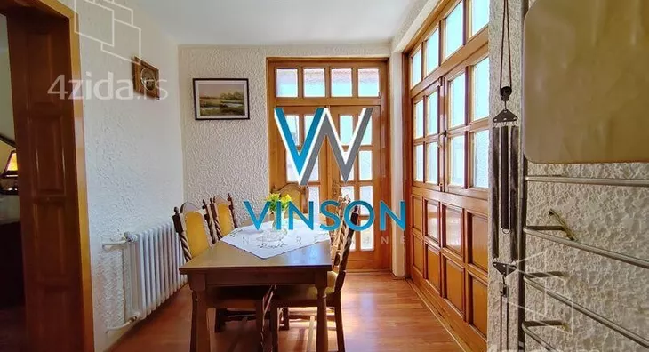 Šestoiposoban stan | 4zida
