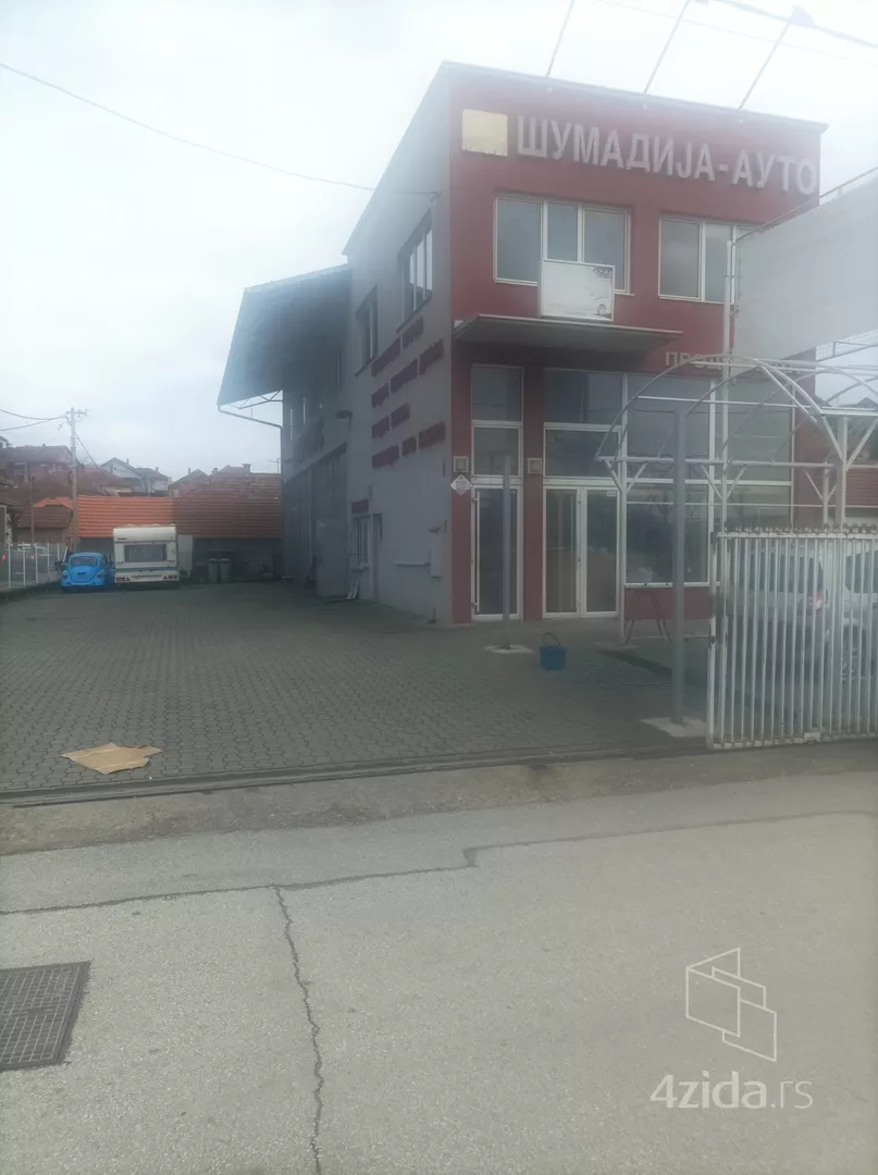 Poslovna zgrada | 4zida