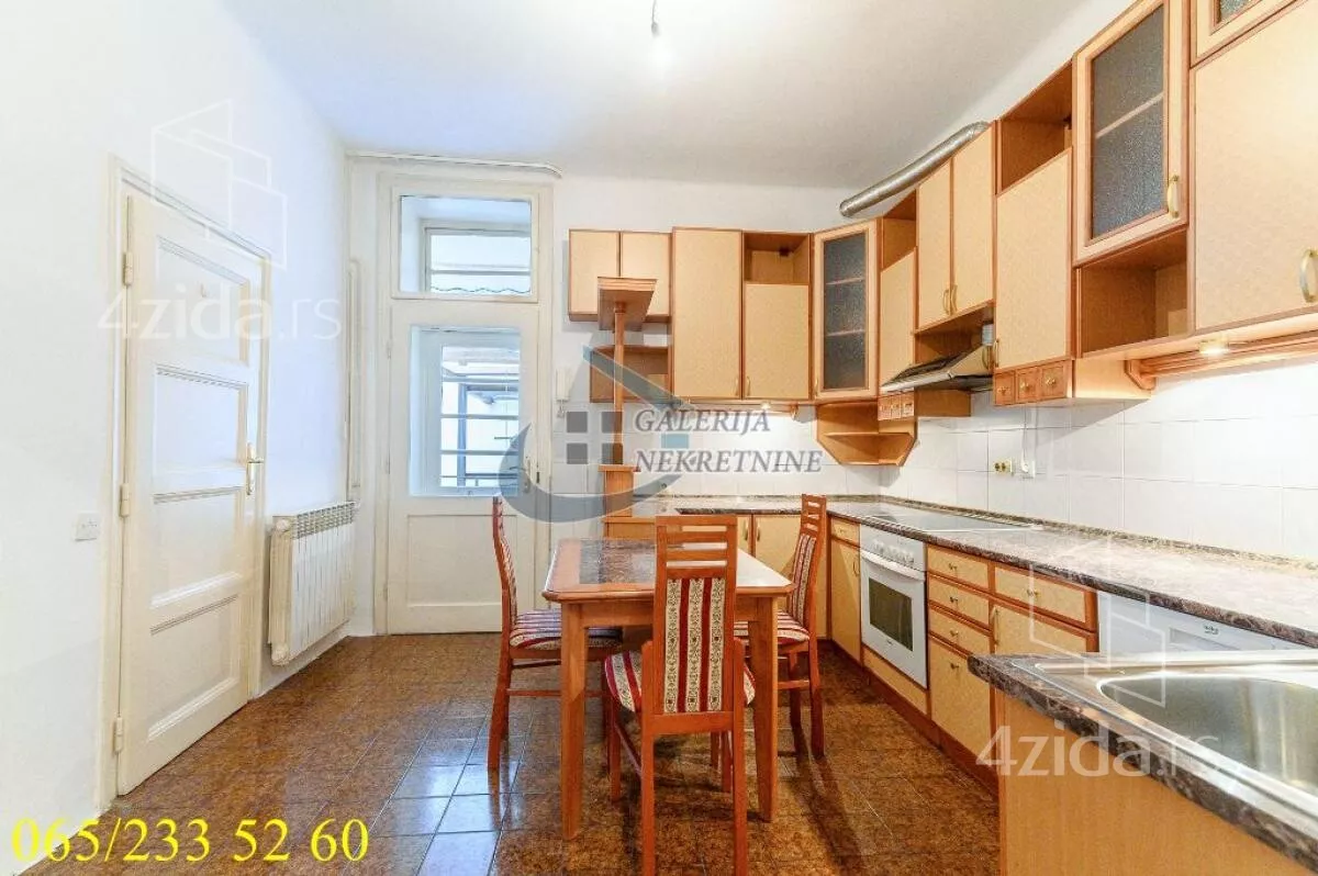 Četvoroiposoban stan | 4zida