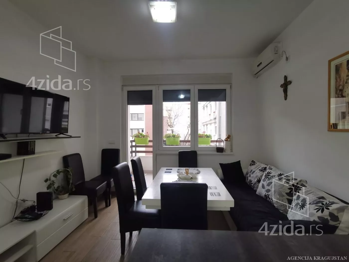 Dvoiposoban stan | 4zida