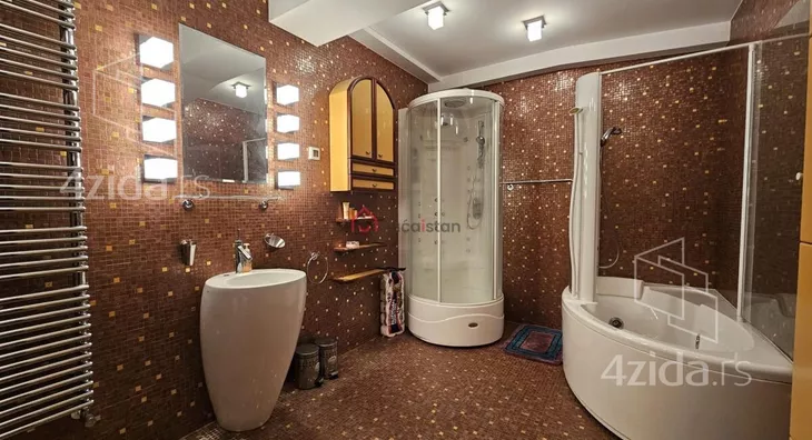 Sedmosoban stan | 4zida