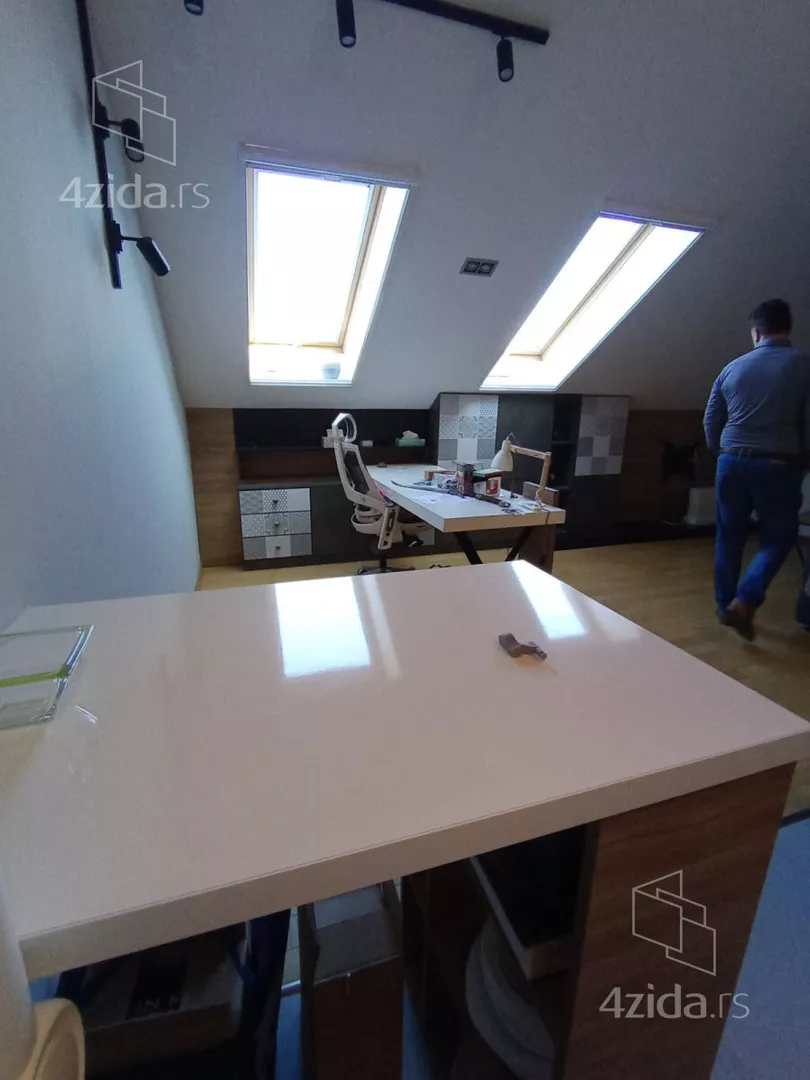 Četvoroiposoban stan | 4zida