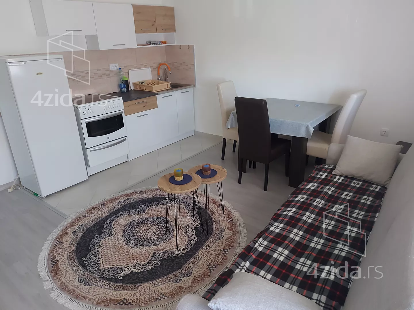 Jednoiposoban stan | 4zida