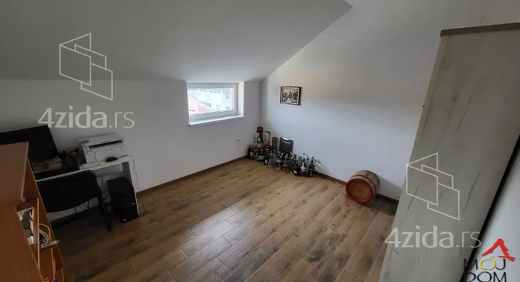 Četvoroiposoban stan | 4zida
