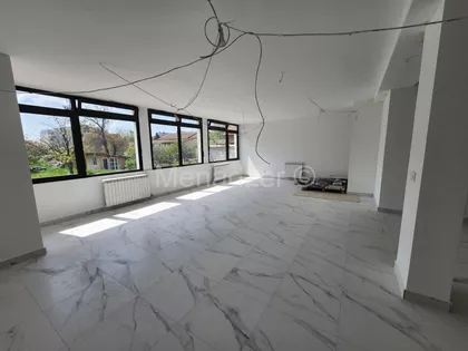 Prvomajska | 4zida.rs