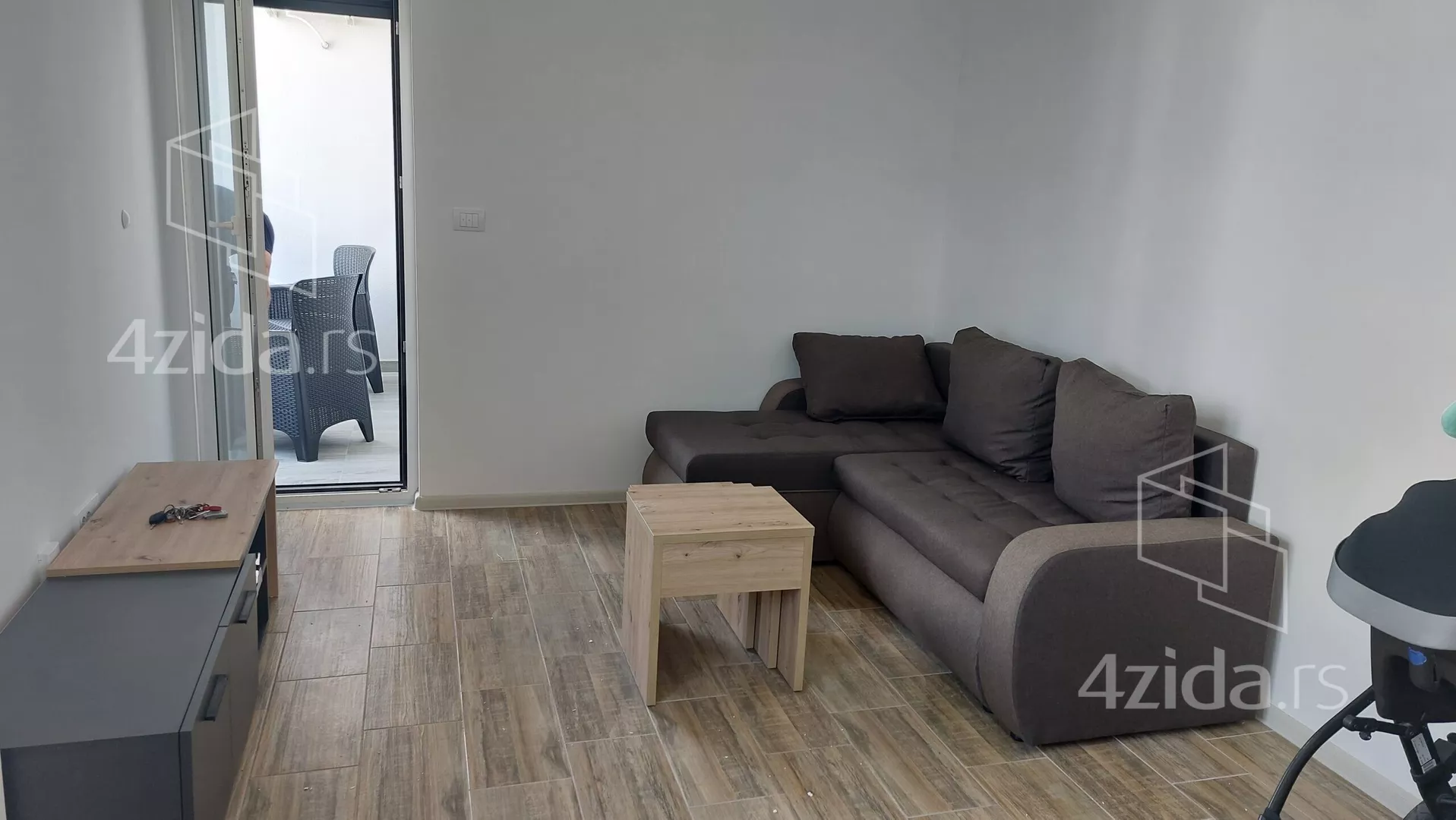 Jednoiposoban stan | 4zida