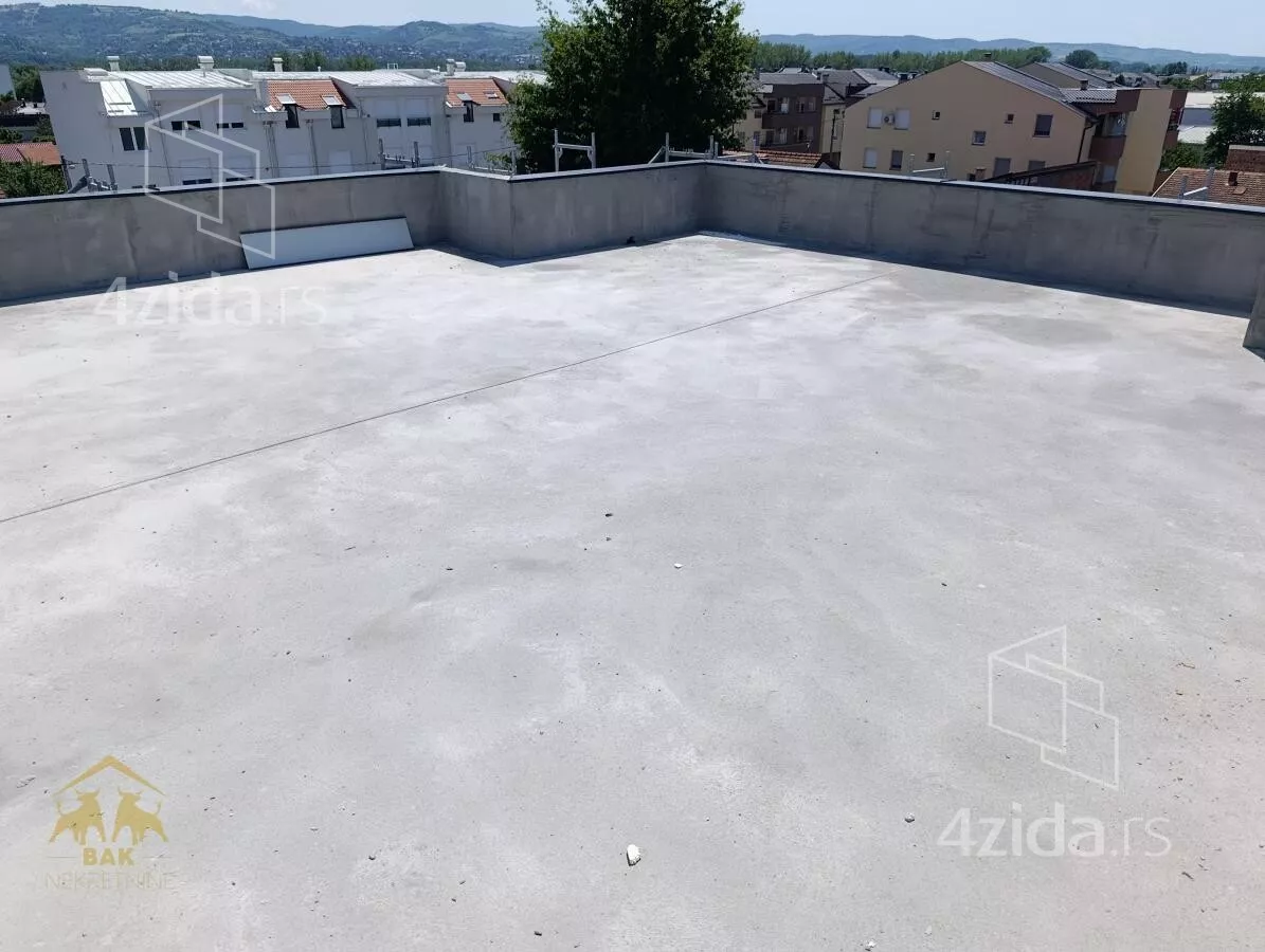 Troiposoban stan | 4zida