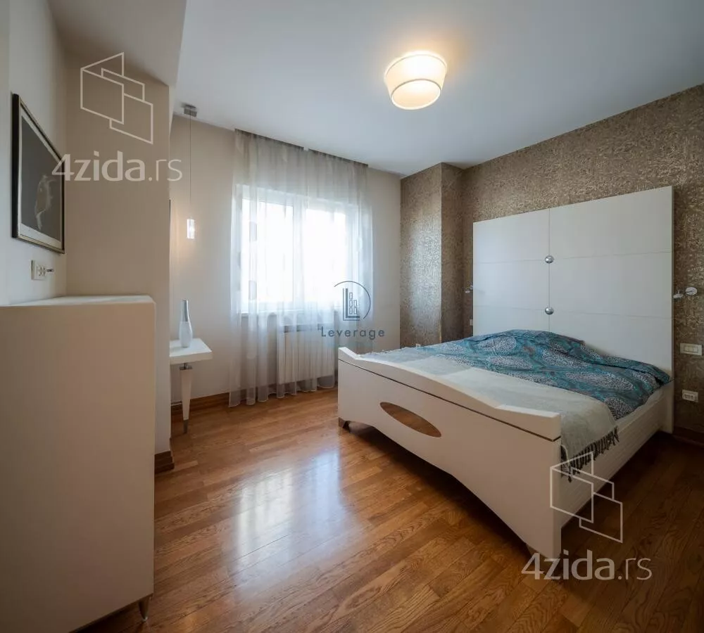 Šestosoban stan | 4zida