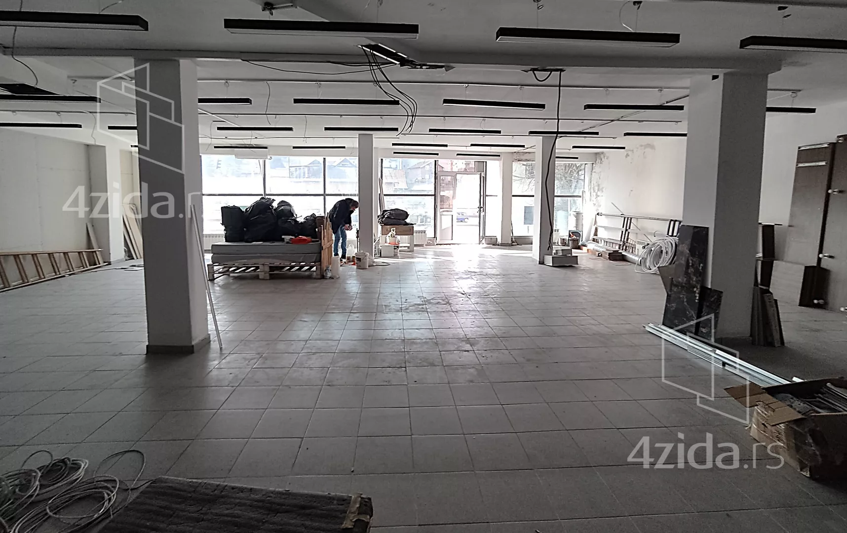 Lokal | 4zida